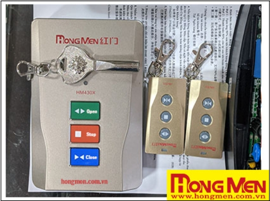 Cách Đóng Mở Cổng Xếp Tự động và Cổng Xếp Inox