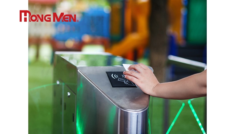 Cổng phân làn với cổng barie, ai tiện lợi và vượt trội hơn?