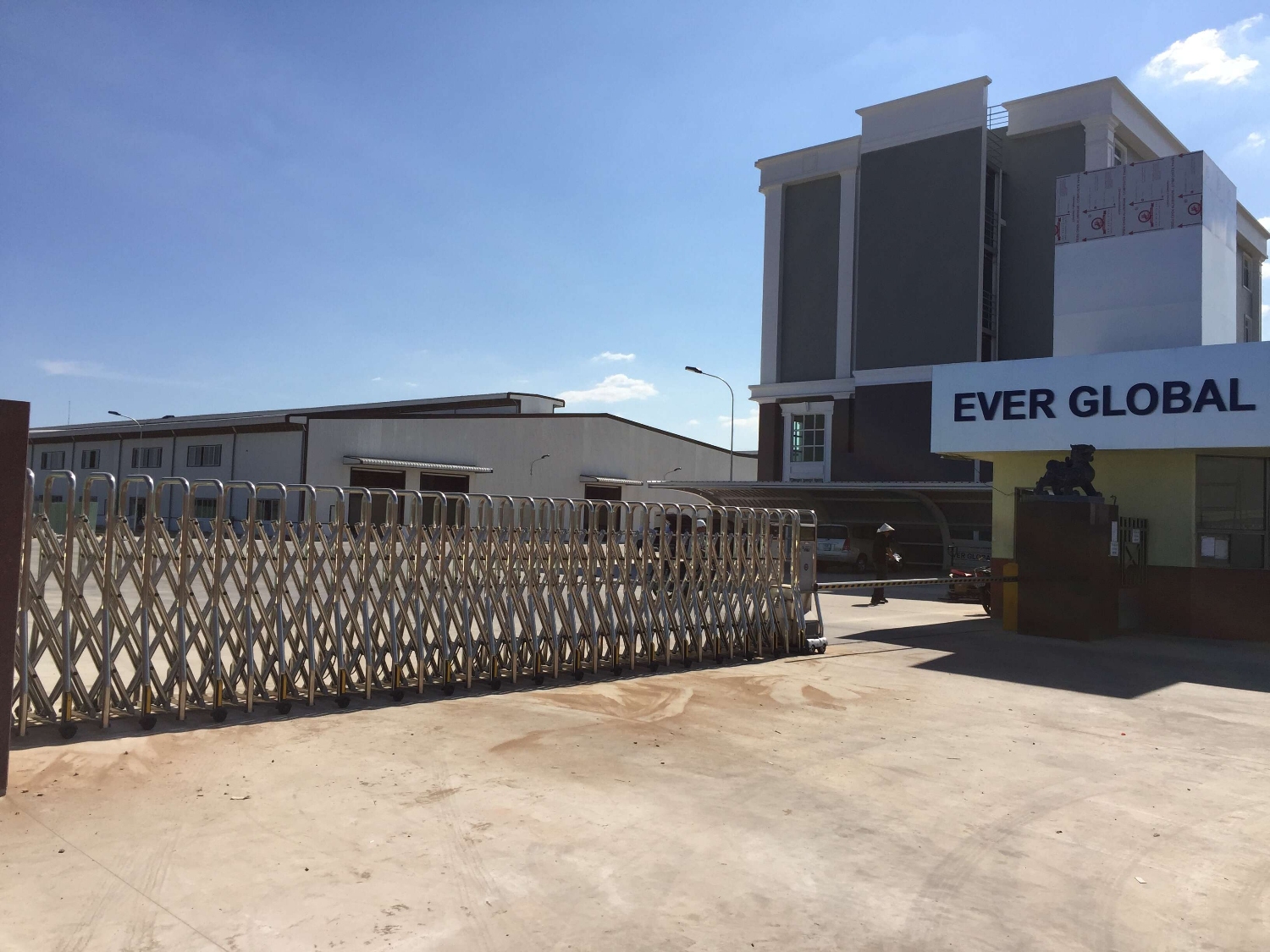 Dịch Vụ Lắp Đặt Cổng Xếp Inox Tại Hà Nội