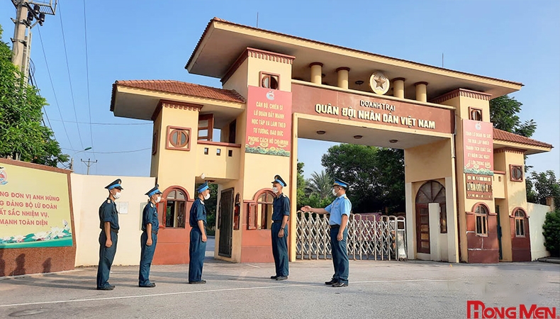 Doanh trại quân đội ưa chuộng những loại cổng gì?